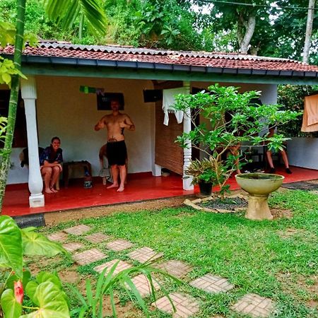 Arachchi Guest House Mirissa Eksteriør bilde